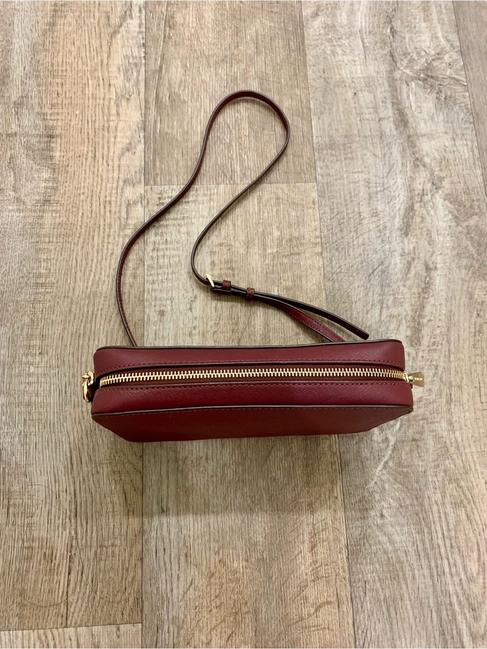 Michael Kors Burgundy Jet Set Saffiano Rectangle Gold Chain Crossbody Bag - Picture 4 of 12